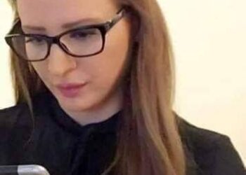 بقعـــــة ضــــوء .. أنـــــــــــا …..