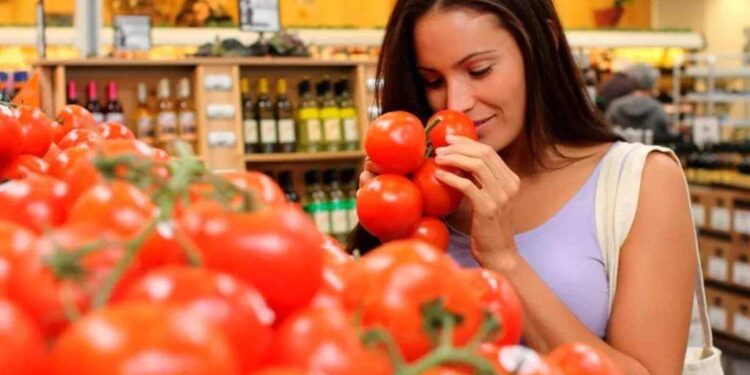 هل يمنع تناول الطماطم يومياً ارتفاع الضغط؟