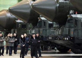 كوريا الشمالية تطلق 200 قذيفة على حدود بحرية وسول تصدر أمراً بإخلاء جزيرتين