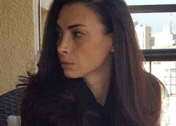 يا رَجلًا في عَينيه تَوارتِ الشطآن …