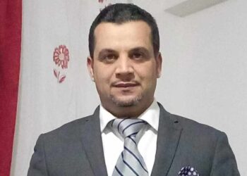 وأنت مع الحروف وحدك غريب الهوى