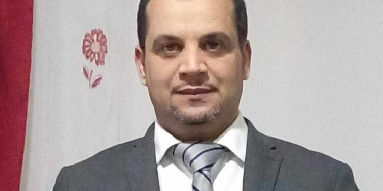 وأنت مع الحروف وحدك غريب الهوى