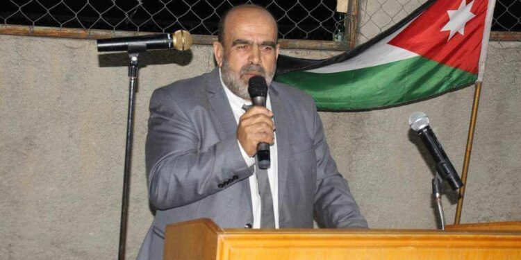 في وكر الذئاب …