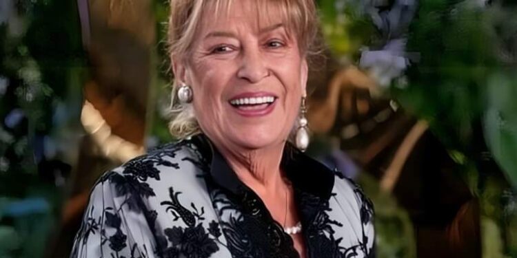 أول رد فعل من منى واصف بعد تكريمها مع أنتوني هوبكنز