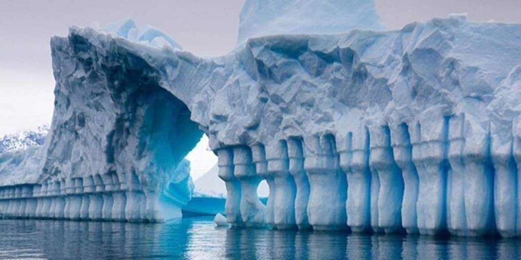 “بلومبرغ”: خطط واشنطن للاستيلاء على مناطق في القطب الشمالي نذير مقلق للعالم