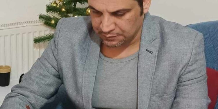 يحادثني الليل والصمت حائر …