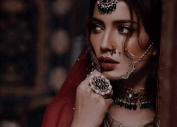 مسافر بين عيناك ….