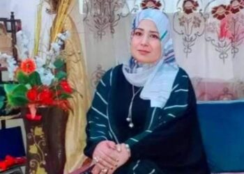 وكآخرِ الأحلامِ أفتحُ شُرفتي … 