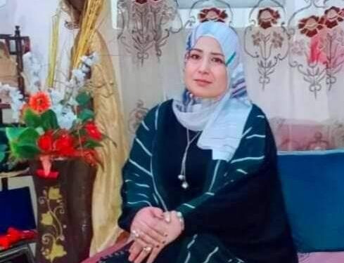 وكآخرِ الأحلامِ أفتحُ شُرفتي … 