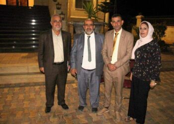 ………….. العيش مع الذئاب …………..