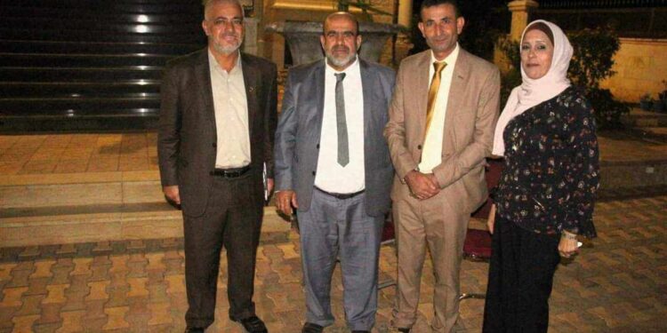 ………….. العيش مع الذئاب …………..