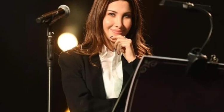 رد فعل نانسي عجرم تجاه فتاة طلبت التقاط صورة معها