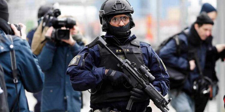 جهاز الأمن السويدي يعلن إبقاء مستوى التهديد الإرهابي في البلاد مرتفعاً