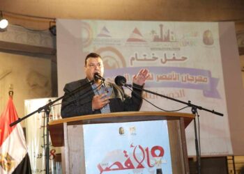 ولكنْ يشربونَ دمِي حياةً …