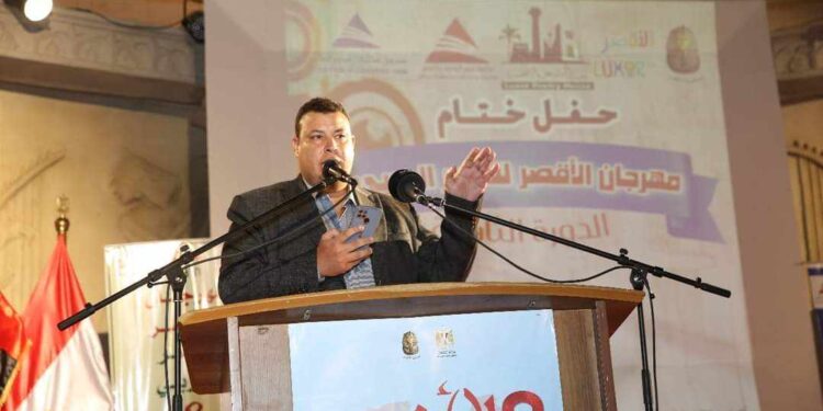 ولكنْ يشربونَ دمِي حياةً …