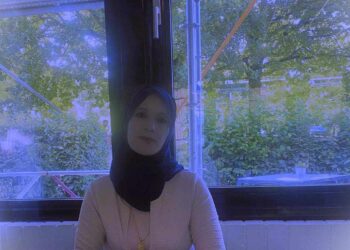 عَلَى بُعْدِ مِيلٍ