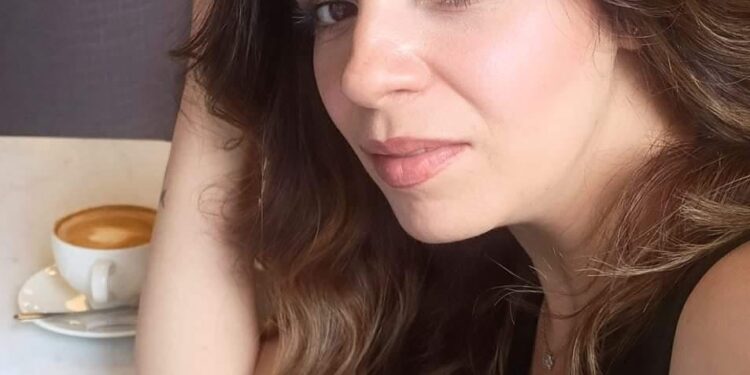 تساقطت الكلمات