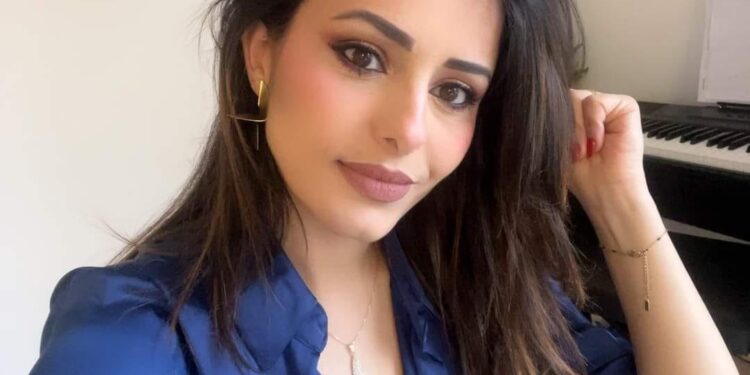 لا أعرف كيف ترجع الذكريات.