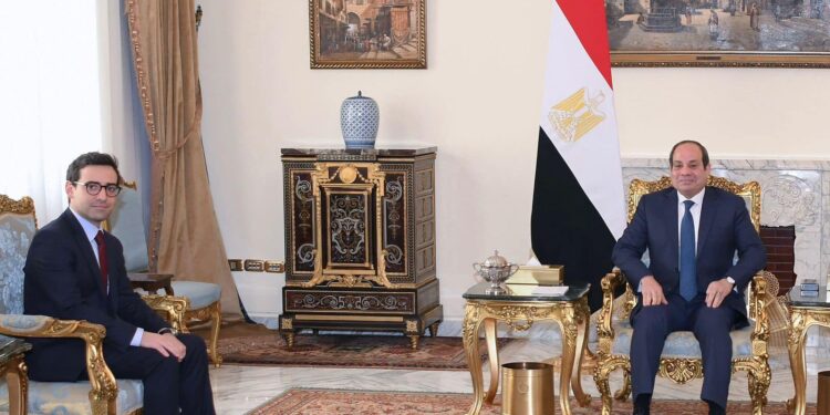 الرئيس السيسي يستقبل وزير خارجية فرنسا