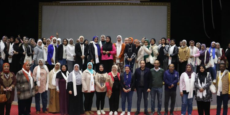 أهمية العمل الجماعي لفتيات الوادي الجديد