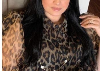 نام الظلام بعيني وعيني لاتنام