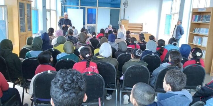 سلبيات السوشيال  ميديا في لقاءات تثقيفية ببني سويف