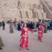 فرق مهرجان أسوان تحتفل بتعامد الشمس بمعبد “أبو سمبل”