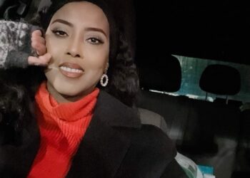 امرأةٌ تُشبِهُني