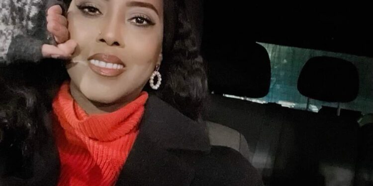 امرأةٌ تُشبِهُني