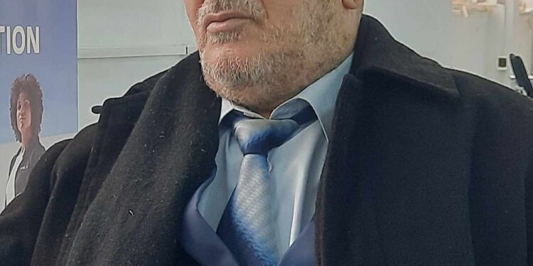 اصمد فإنك فلسطيني