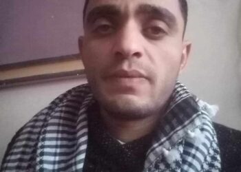 طوى جناحيهِ دهرًا فانطوى أثرُهْ …