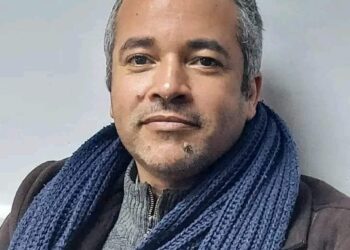 اكتب قصيدة تكتُبك أخرى …