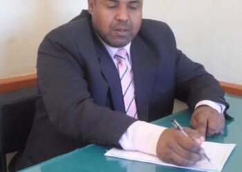 مكى يتلقى آلاف التهانى ولازال يغوص فى ظلم بلا حدود .