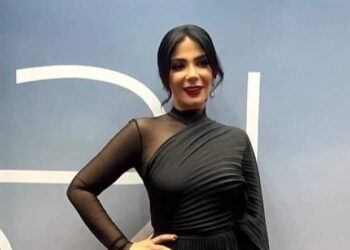 حفاوة استقبال وسيلفي الجمهور: لقطات خاصة من عرض فيلم منى زكي