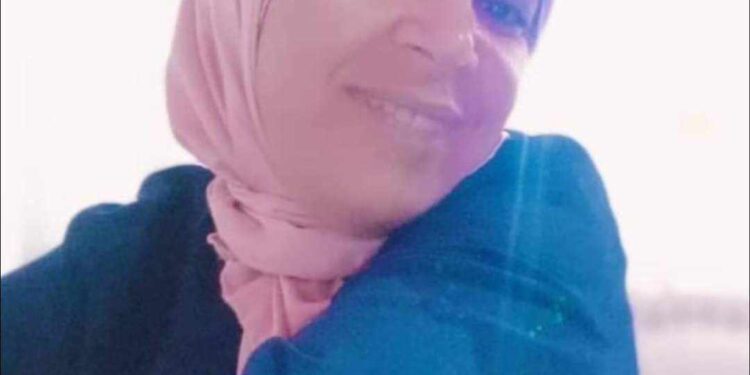 متجدر كفكرة بائسة في ذاكرتي …