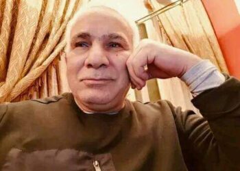 أباعدُ بين جدارين