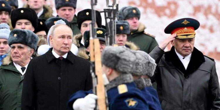 بوتين يحتفل بجيشه وواشنطن تستعدّ لكشف تفاصيل عقوبات جديدة على موسكو