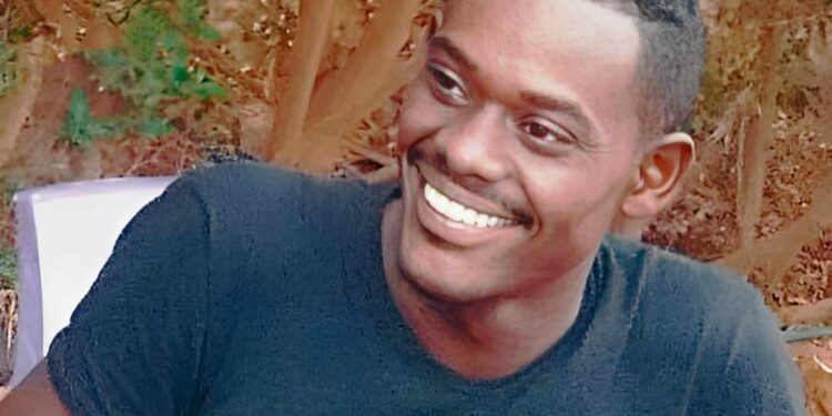 لا مأوىٰ ليّ إلا المقهىٰ