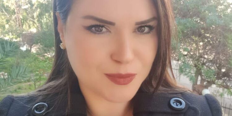 عطرُهُ يسكنُني