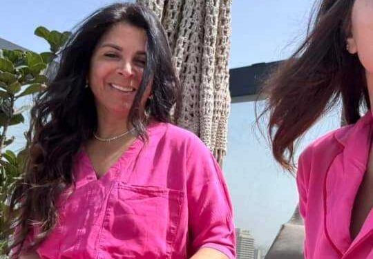 أنا أقرّ و تشهد عيناي وأرجلي …