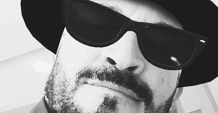 ناس بتمثل …