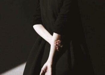 الصَّمت الْوَجَع