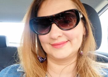 سيأتيك الدّهر معتذرا