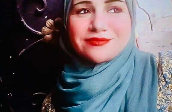 قط أليف تنكر لمخالبه