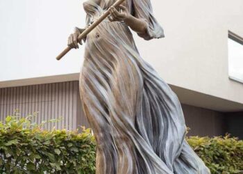 الفستان اللازوردي