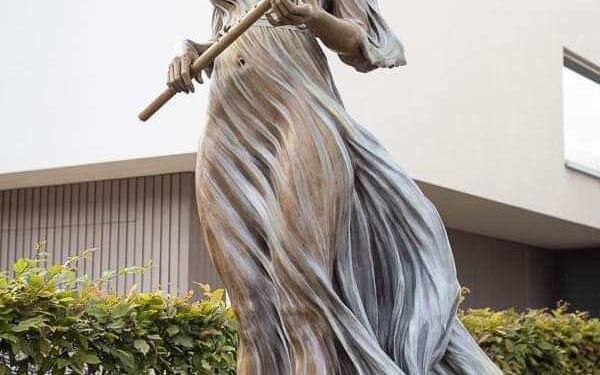 الفستان اللازوردي