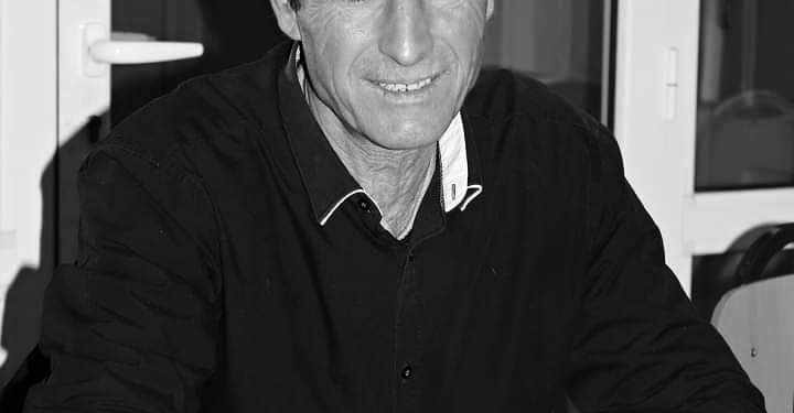 جرح في كف أغنية …