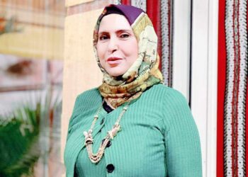 تتَبلْورُ روحى في عينيك