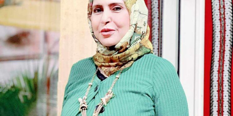 تتَبلْورُ روحى في عينيك