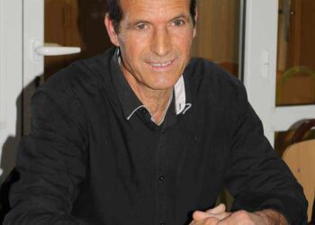 عزف علي وتر القصيد